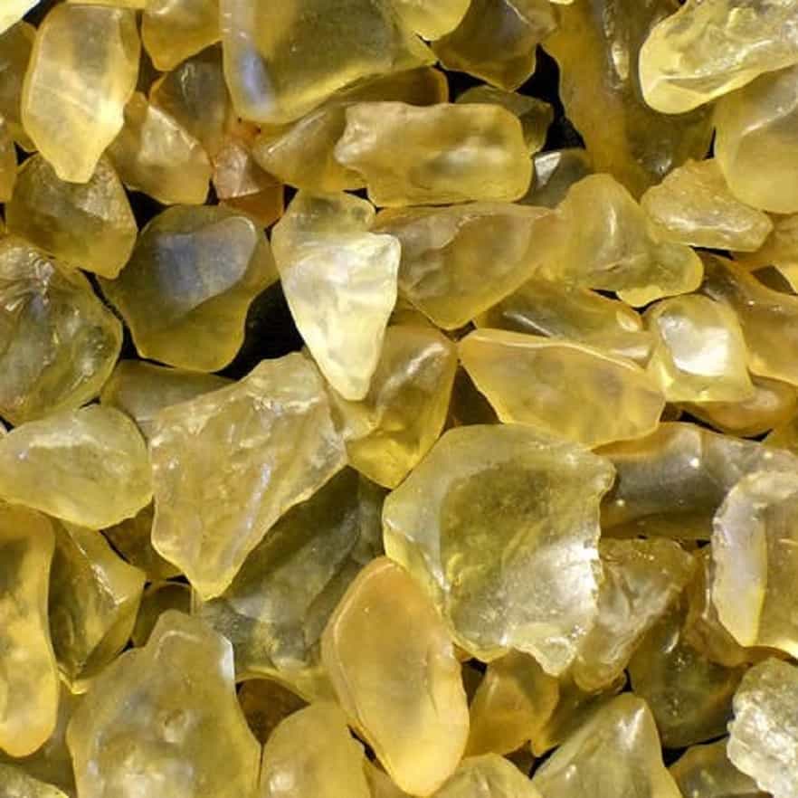 في دولتين عربيتين: رمل زجاج عالي السيليكا يحير العلماء