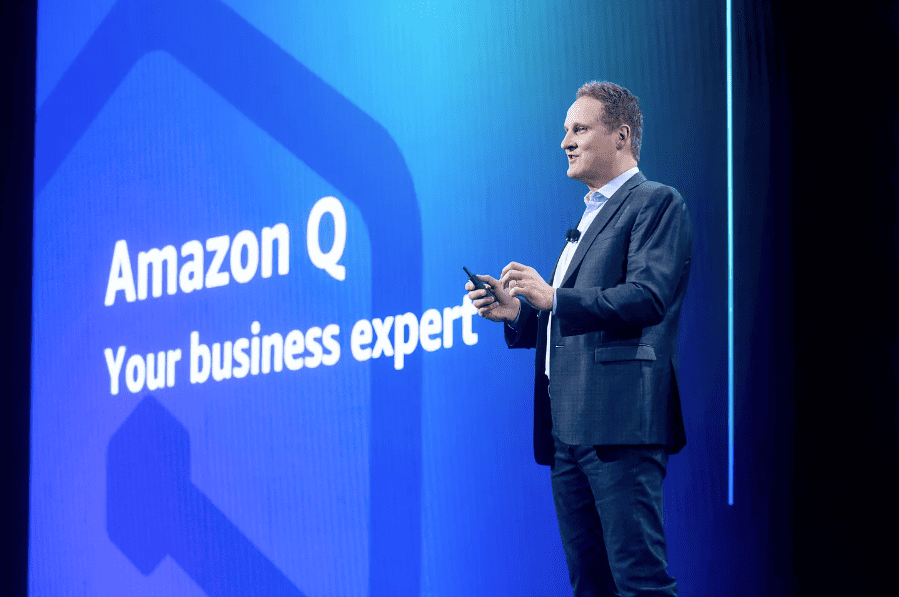 AWS تستثمر في الذكاء الاصطناعي التوليدي لمواكبة تطلعات 2024...ما القصة