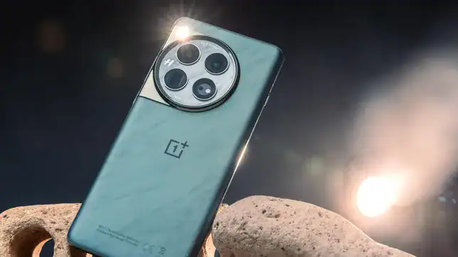 هاتف OnePlus 12.. قوة معالجة فائقة مع بعض السلبيات