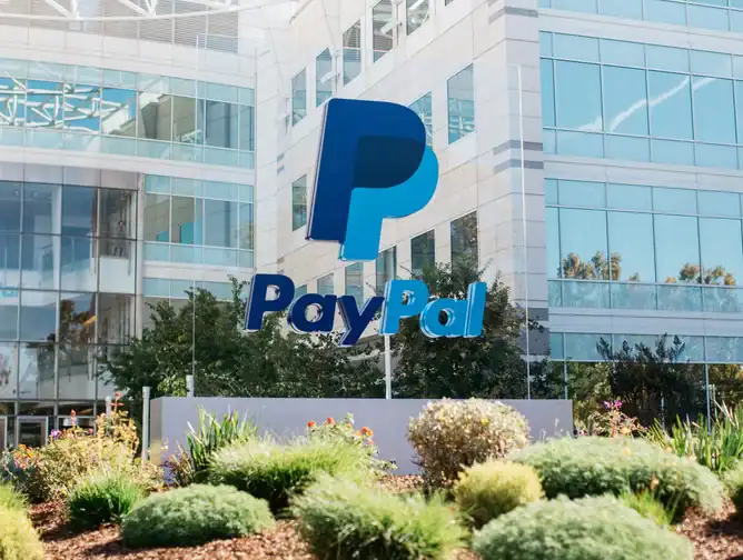 PayPal تسلط الضوء على تطبيقات الذكاء الاصطناعي في التجارة