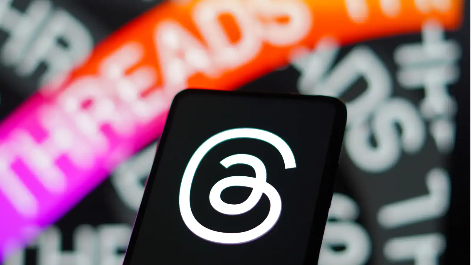 تطبيق Threads يتجاوز X في التنزيلات الشهرية الخاص بـ Musk..ما السبب؟