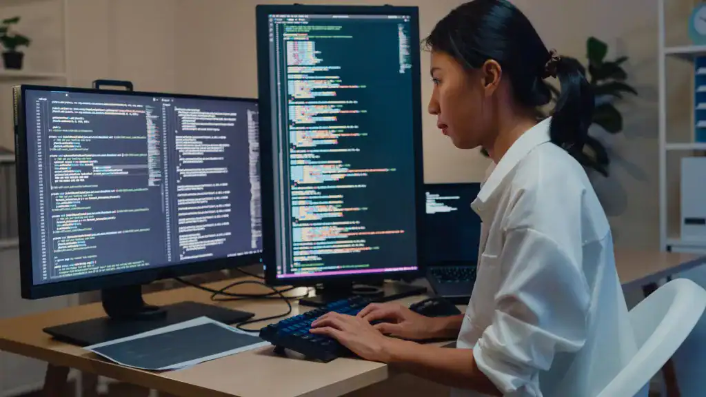 تدريب "Python" بوابة نحو مهنة جديدة..أليك أبرز البرامج التدريبية