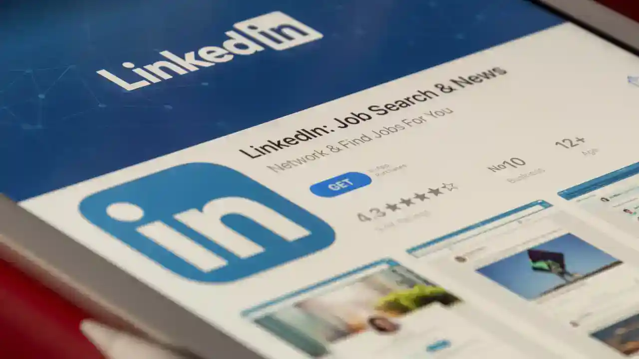 ابدأ محادثات على LinkedIn باستخدام أداة الذكاء الاصطناعي الجديدة ..كيف ذلك؟