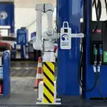 روبوت يملأ الوقود لك في دولة الإمارات العربية المتحدة..هل أنت مستعد!