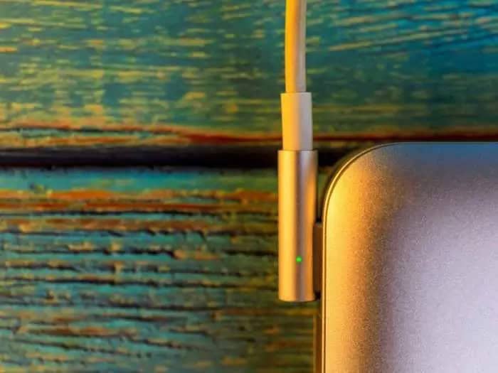 الحفاظ على شاحن اللابتوب.. 7 نصائح بسيطة