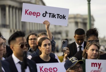 شركة أوراكل تحذر من التأثير السلبي على حظر تيك توك