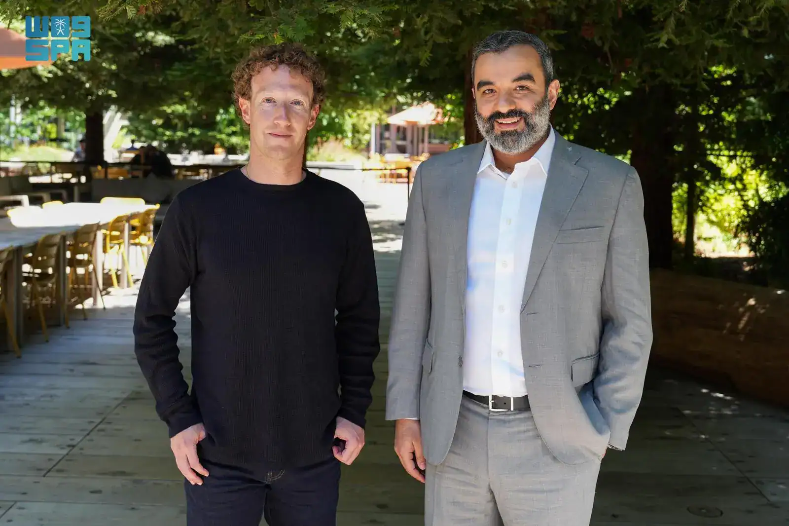 وزير الاتصالات يجتمع مع رؤساء شركتي ميتا وجوجل لتعزيز التعاون بالذكاء الاصطناعي