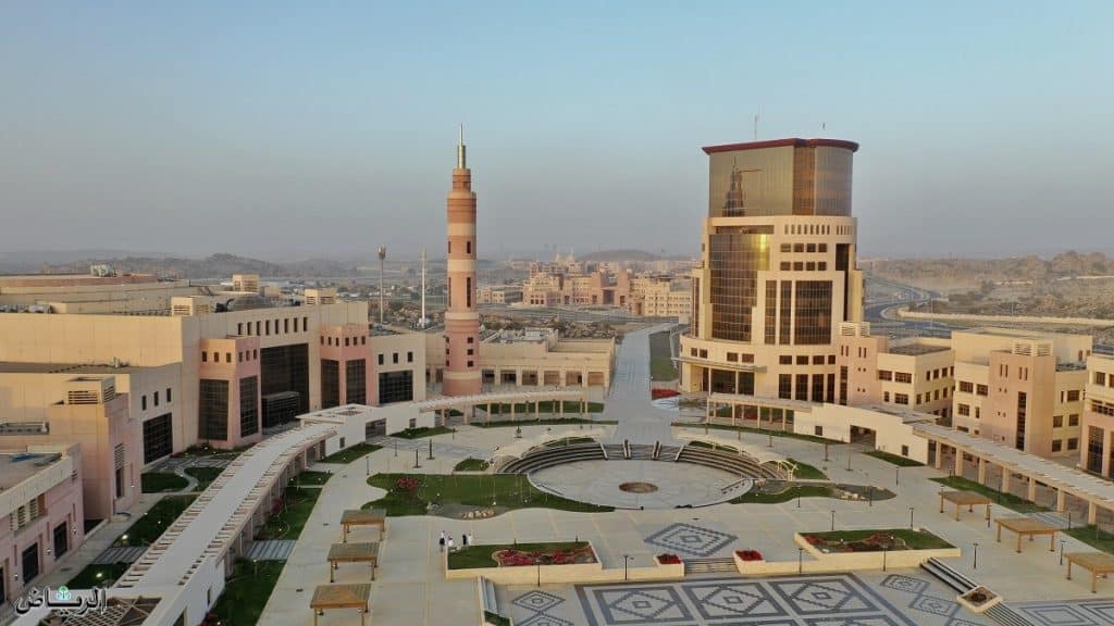 جامعة الملك خالد تطلق "مدرسة الذكاء الاصطناعي الصيفية"
