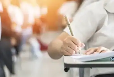 جني الأموال الطائلة من العمل في مجال التدريس