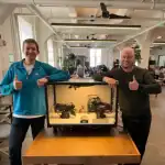 روبوت يجمع الإلكترونيات وإدخال خيط الإبرة