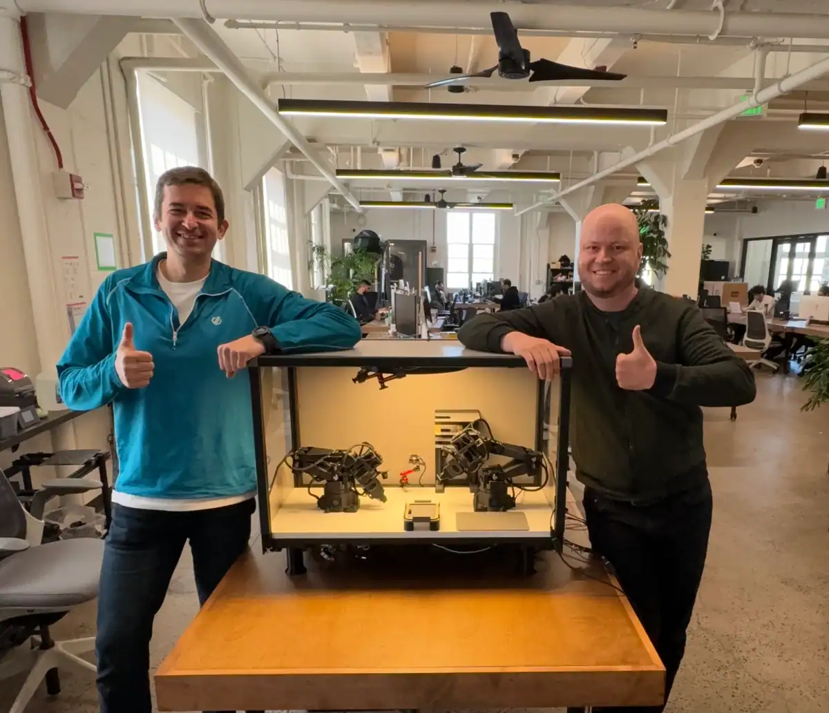 روبوت يجمع الإلكترونيات وإدخال خيط الإبرة