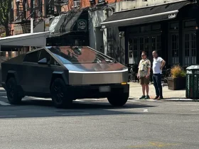 سيارة تسلا الطائرة