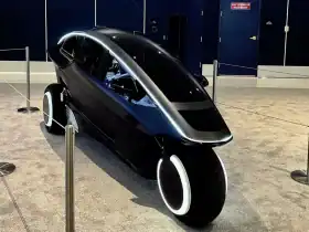 سيارة TRINITY الكهربائية