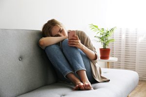 هل يستطيع الذكاء الاصطناعي تعويض العلاقات الإنسانية